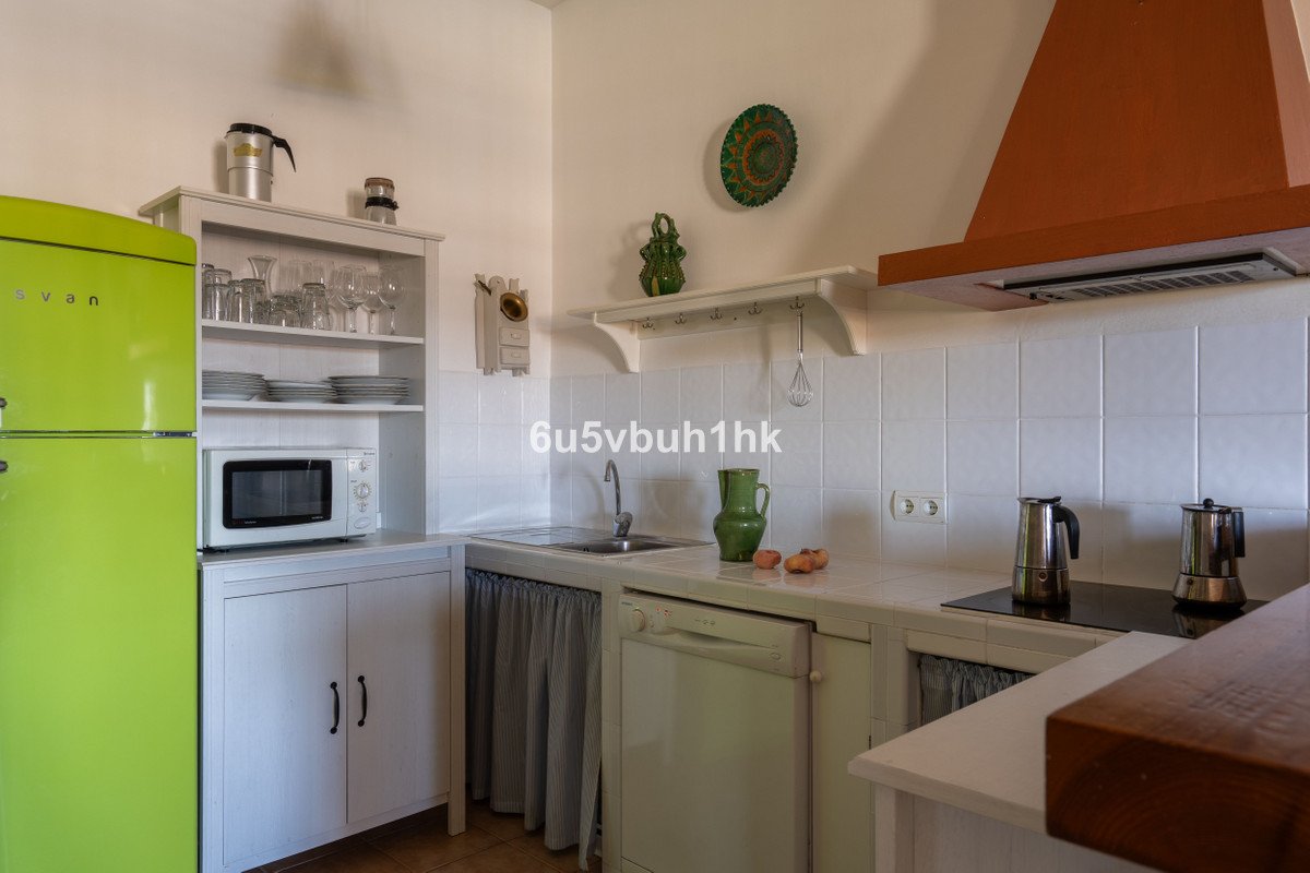5 Bed Detached Villa in El Coto