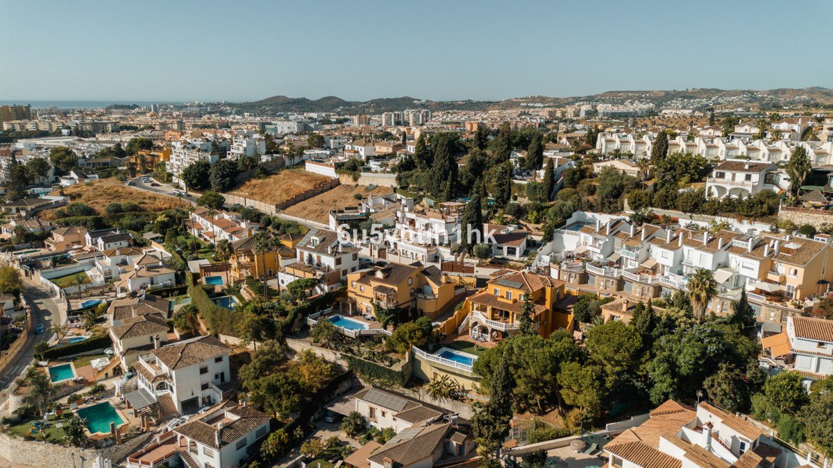 5 Bed Detached Villa in El Coto