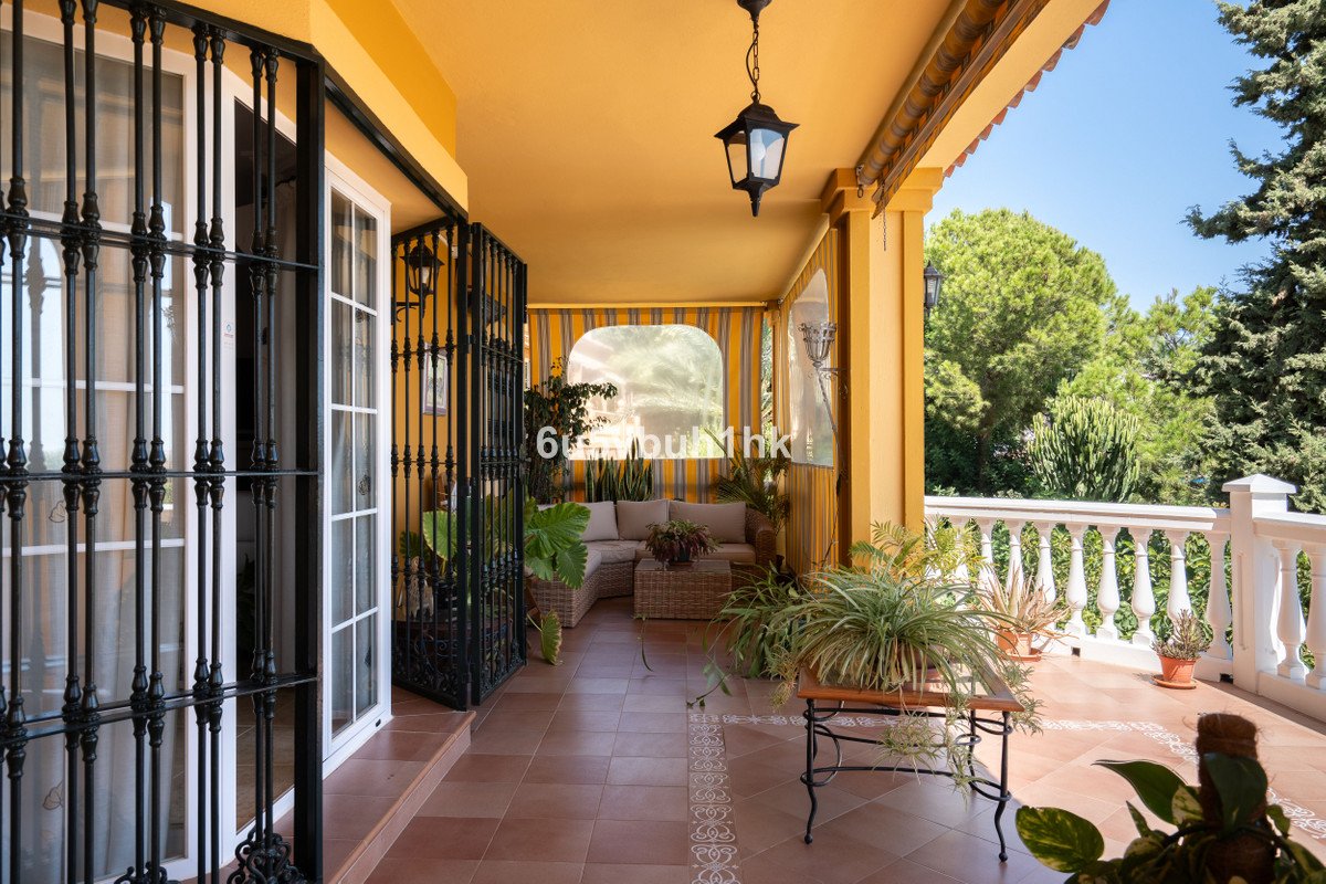 5 Bed Detached Villa in El Coto