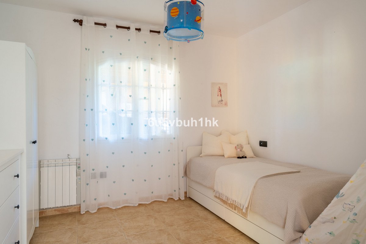 5 Bed Detached Villa in El Coto