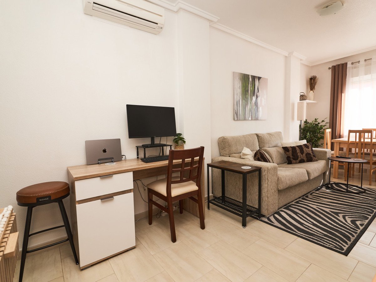 2 Bed Middle Floor Apartment in Torrevieja