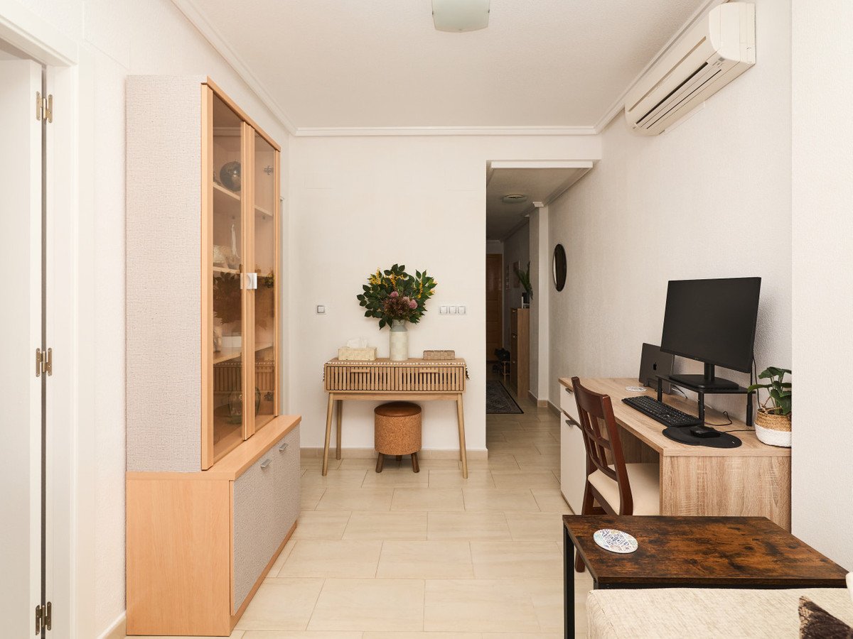 2 Bed Middle Floor Apartment in Torrevieja
