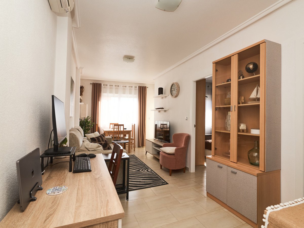 2 Bed Middle Floor Apartment in Torrevieja