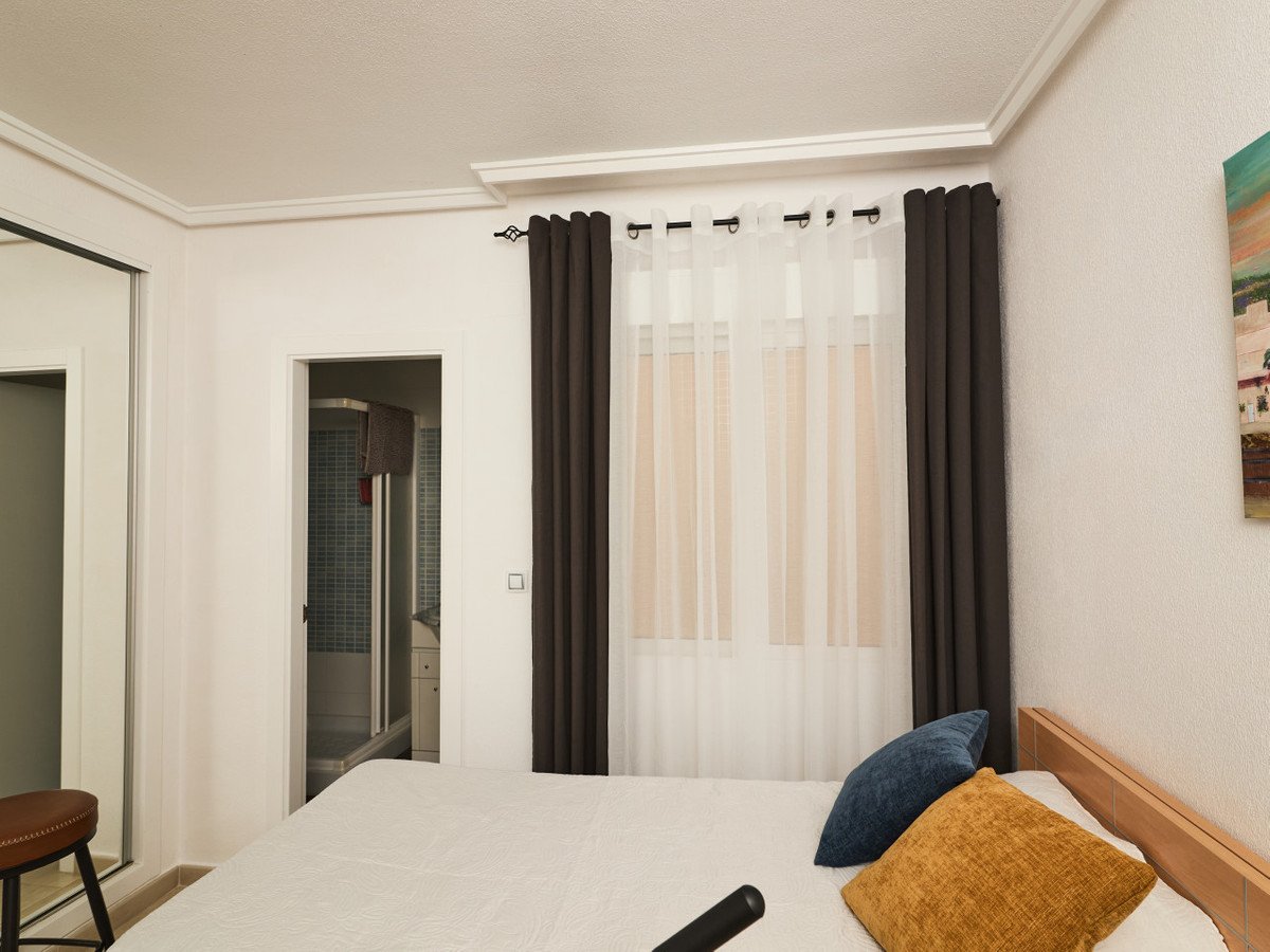 2 Bed Middle Floor Apartment in Torrevieja