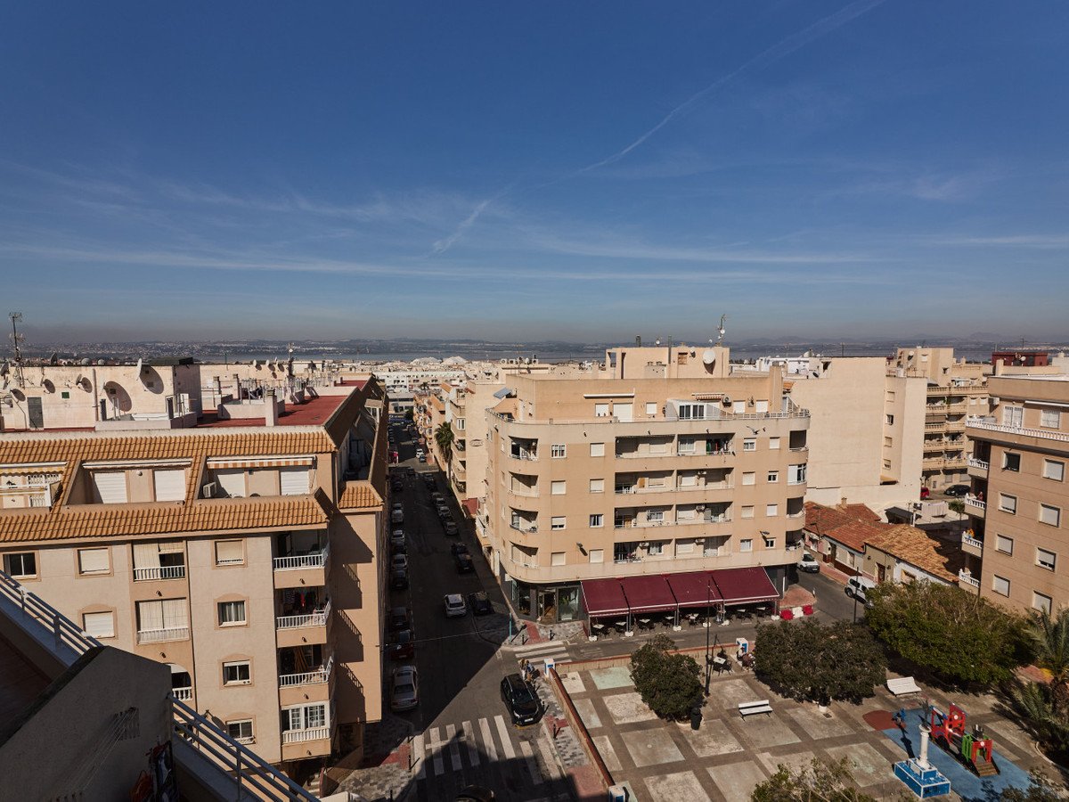 2 Bed Middle Floor Apartment in Torrevieja
