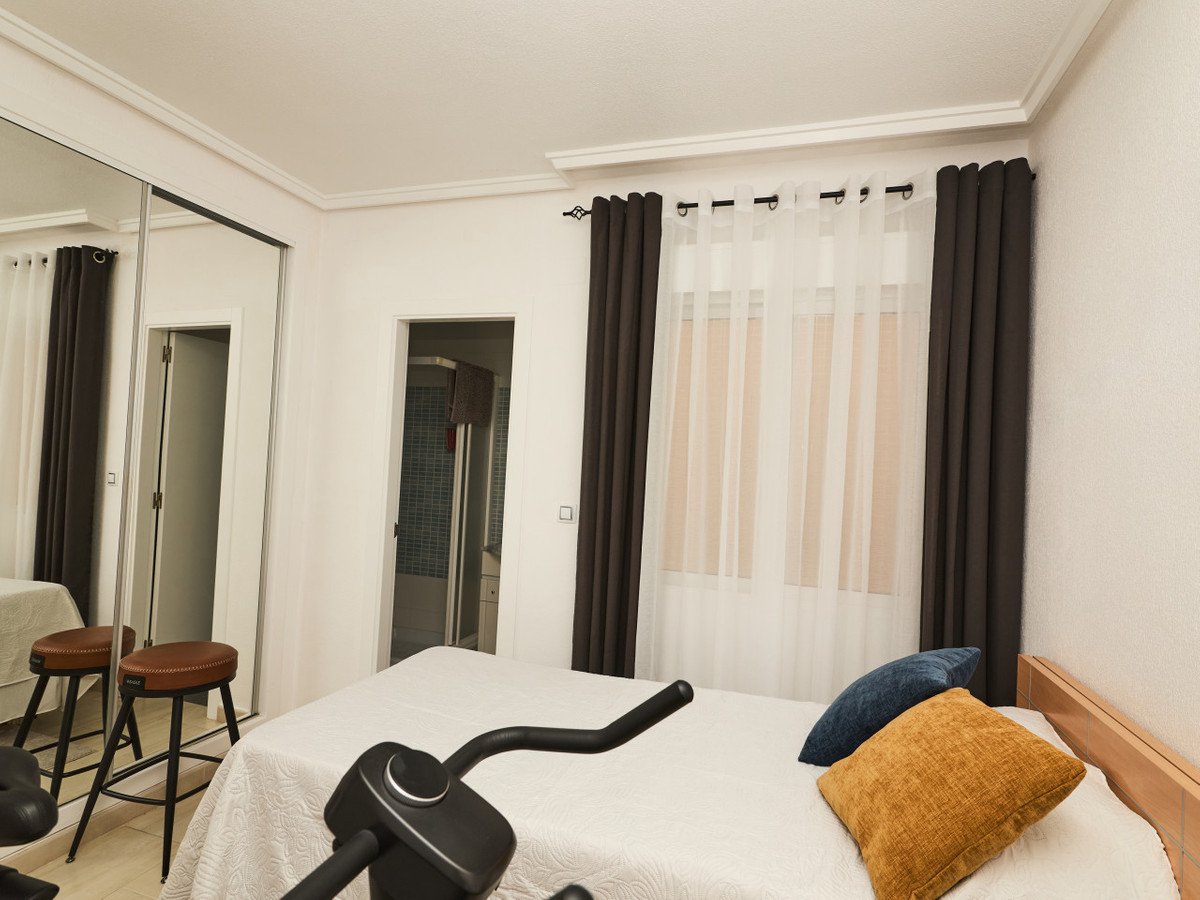 2 Bed Middle Floor Apartment in Torrevieja