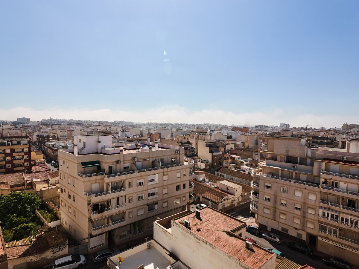 2 Bed Middle Floor Apartment in Torrevieja