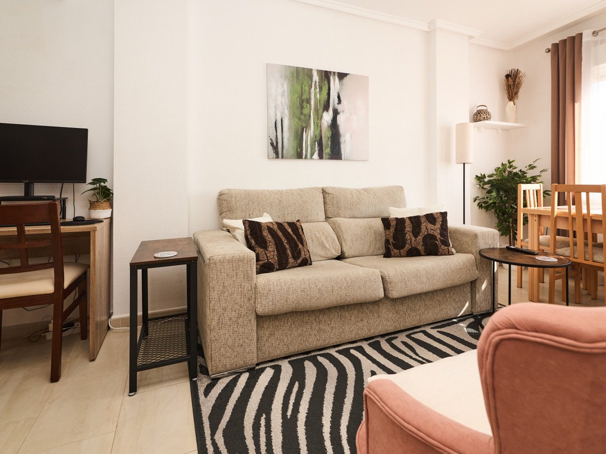 2 Bed Middle Floor Apartment in Torrevieja