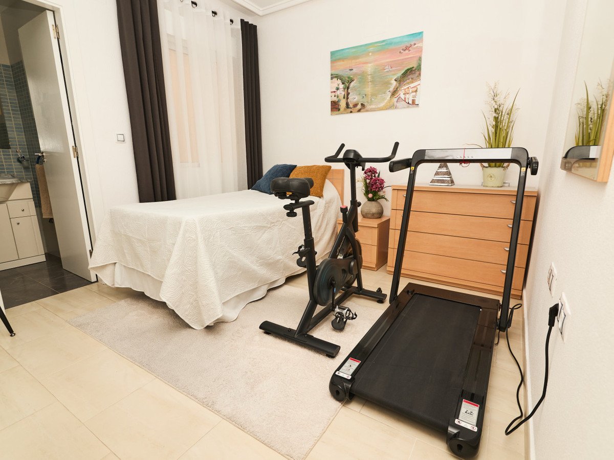 2 Bed Middle Floor Apartment in Torrevieja