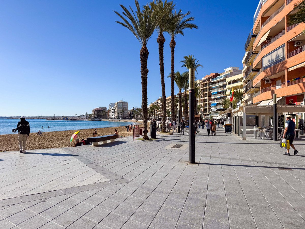3 Bed Middle Floor Apartment in Torrevieja