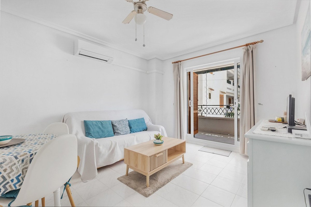 2 Bed Middle Floor Apartment in La Mata