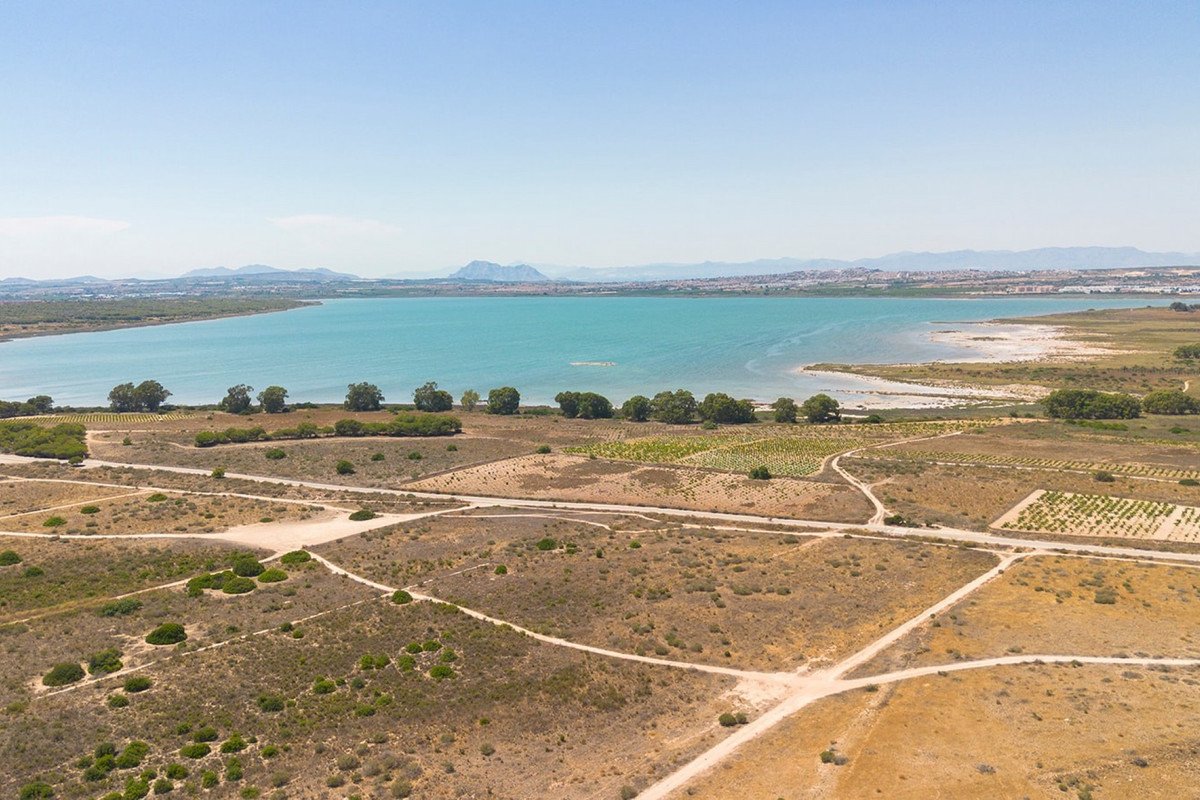 2 Bed Middle Floor Apartment in La Mata