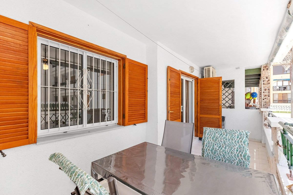 2 Bed Middle Floor Apartment in La Mata