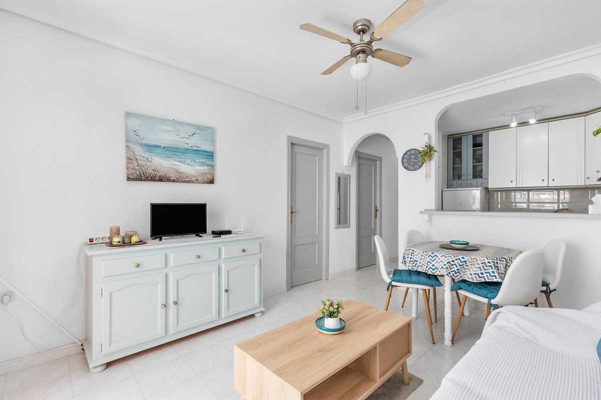 2 Bed Middle Floor Apartment in La Mata