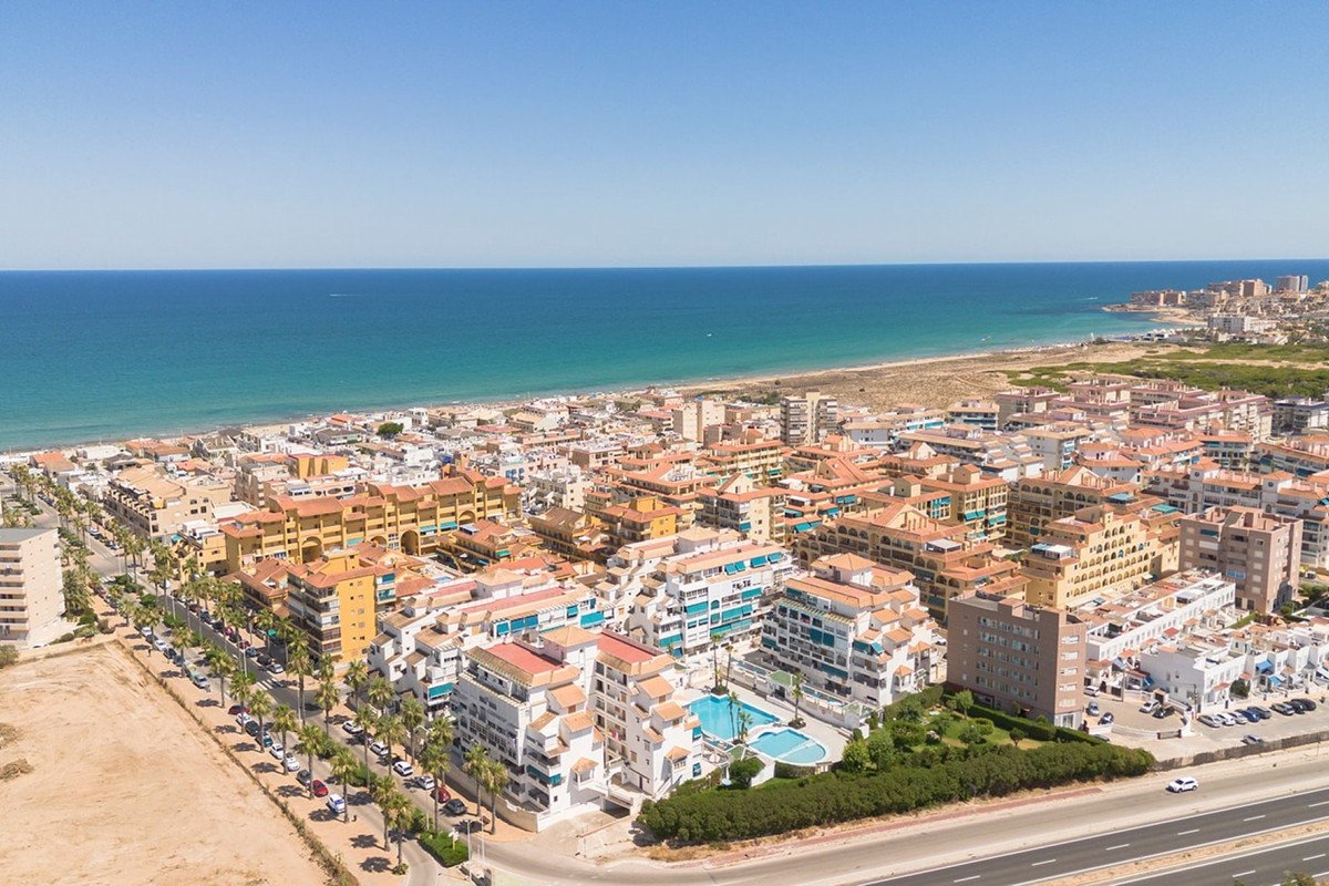 2 Bed Middle Floor Apartment in La Mata