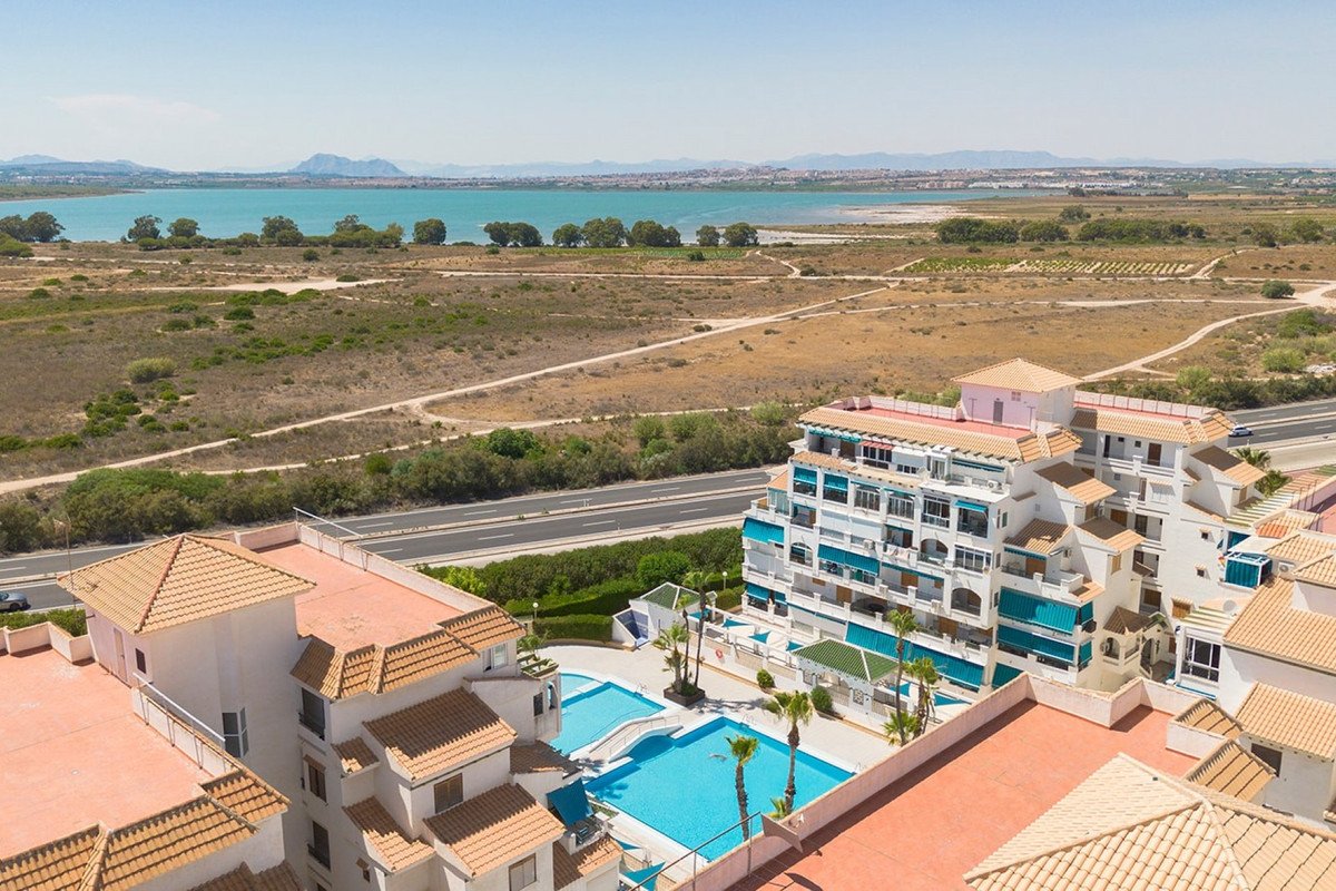 2 Bed Middle Floor Apartment in La Mata