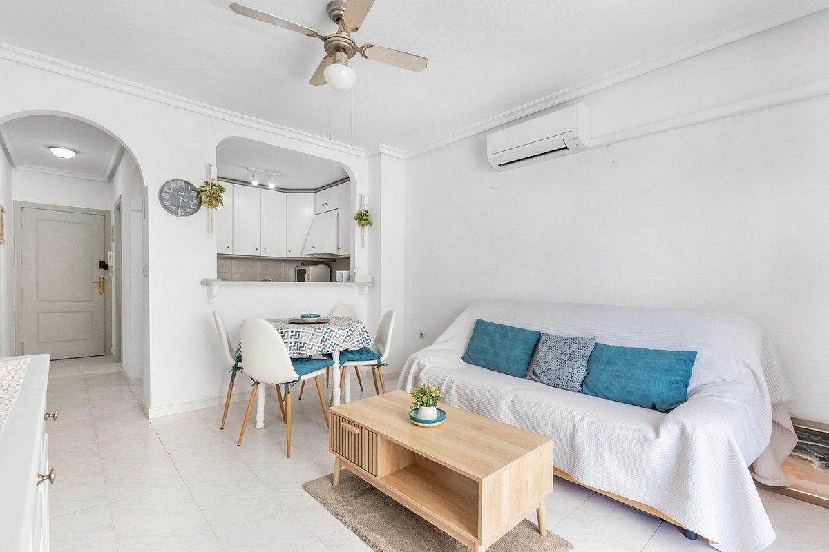 2 Bed Middle Floor Apartment in La Mata