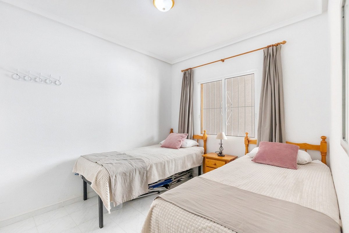 2 Bed Middle Floor Apartment in La Mata