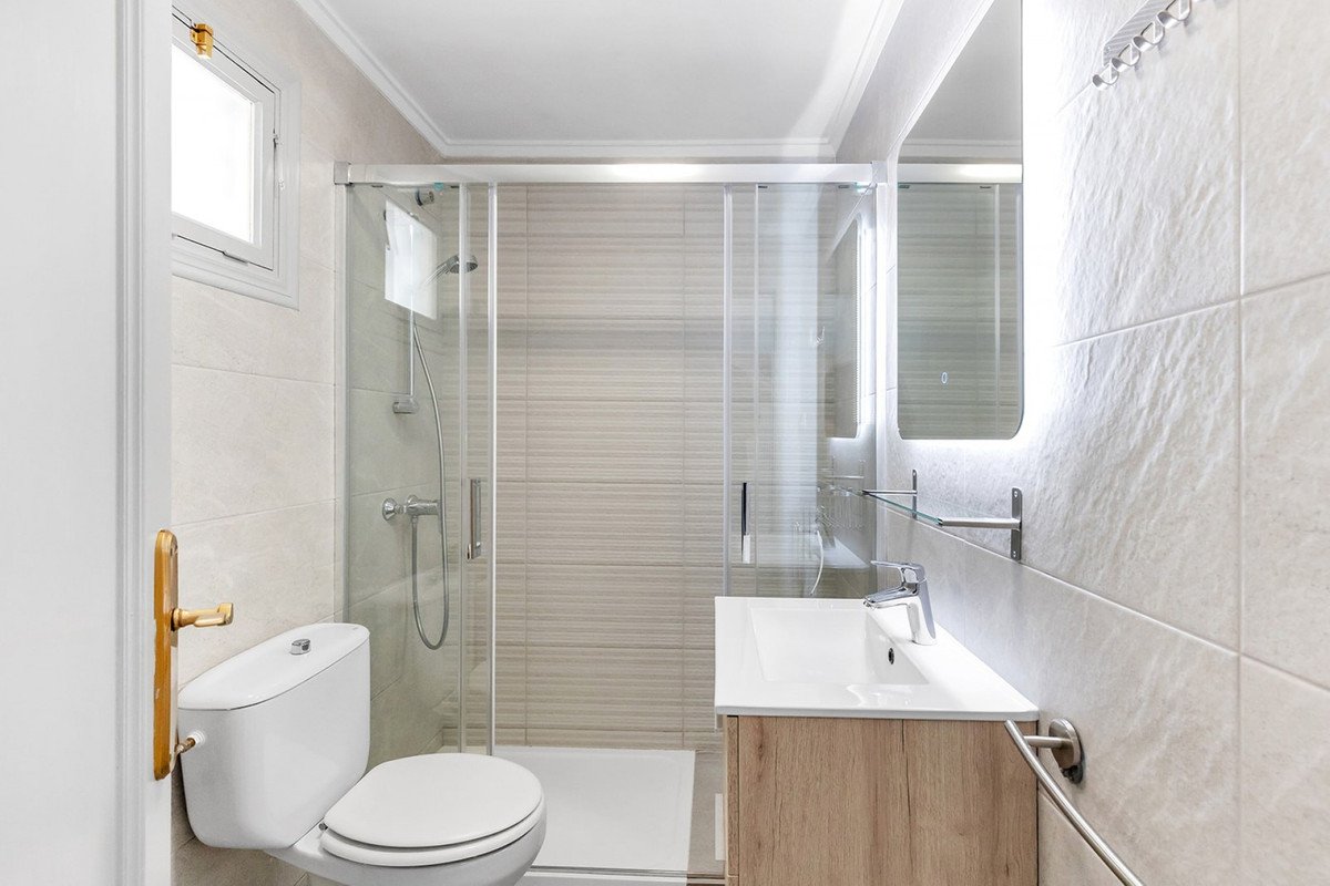 2 Bed Middle Floor Apartment in La Mata