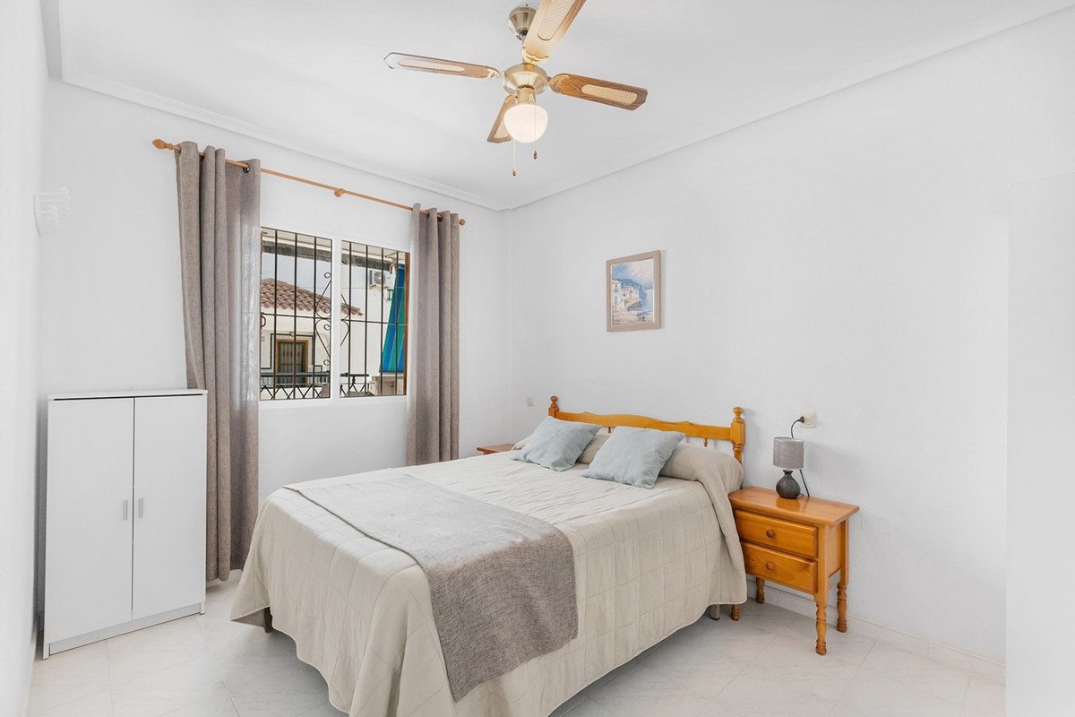 2 Bed Middle Floor Apartment in La Mata