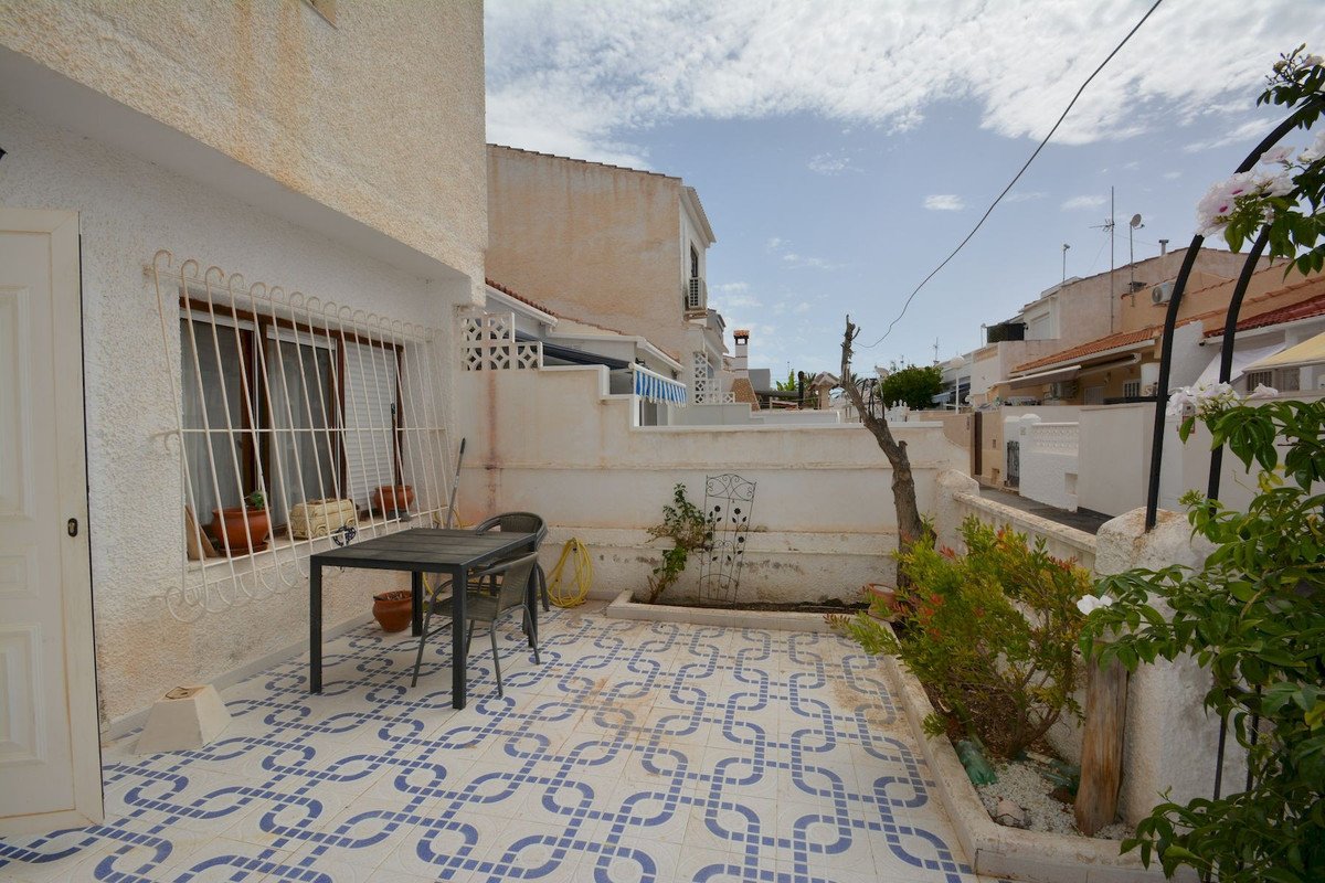 4 Bed Semi-Detached House in Torrevieja