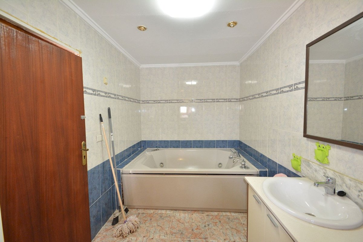 4 Bed Semi-Detached House in Torrevieja
