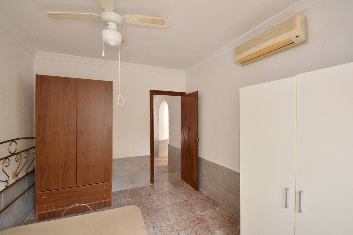 4 Bed Semi-Detached House in Torrevieja