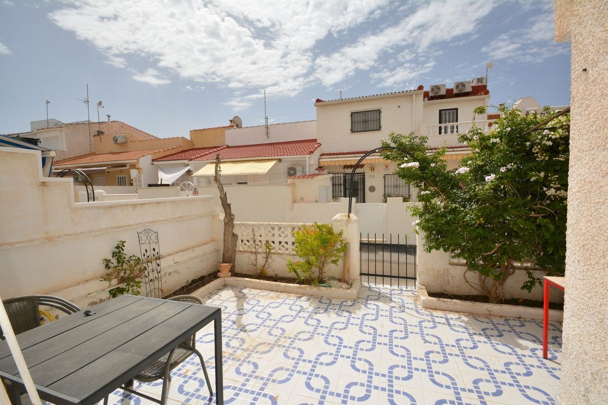4 Bed Semi-Detached House in Torrevieja