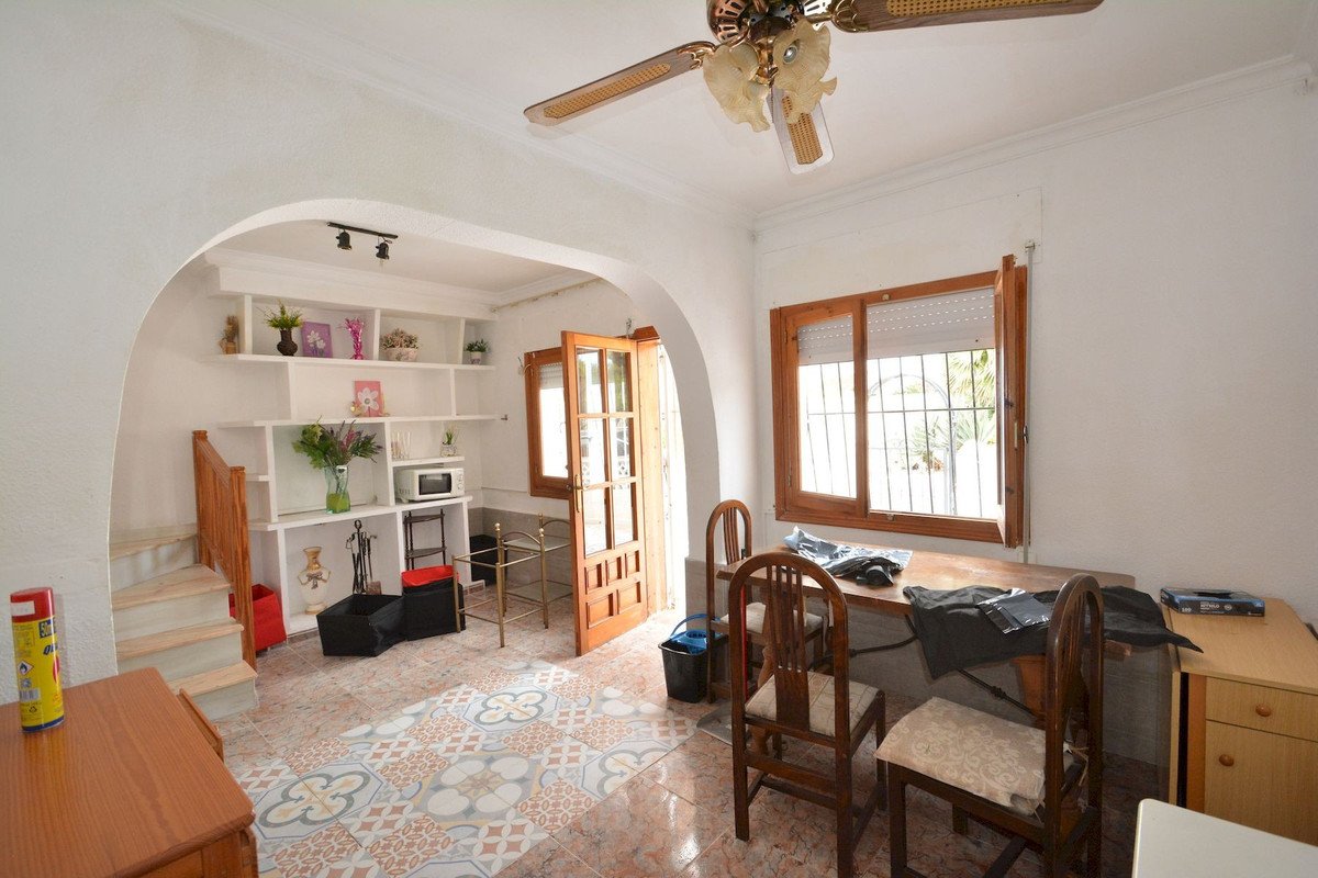 4 Bed Semi-Detached House in Torrevieja