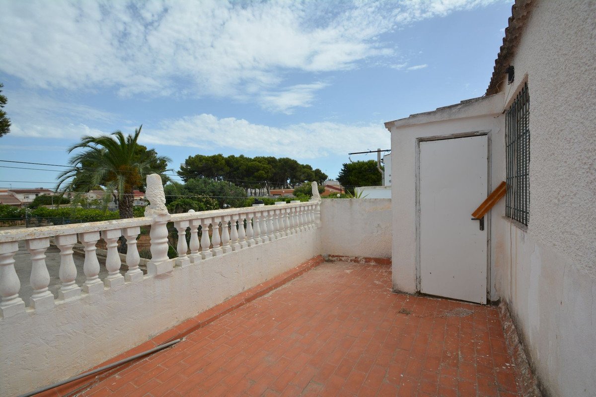 4 Bed Semi-Detached House in Torrevieja