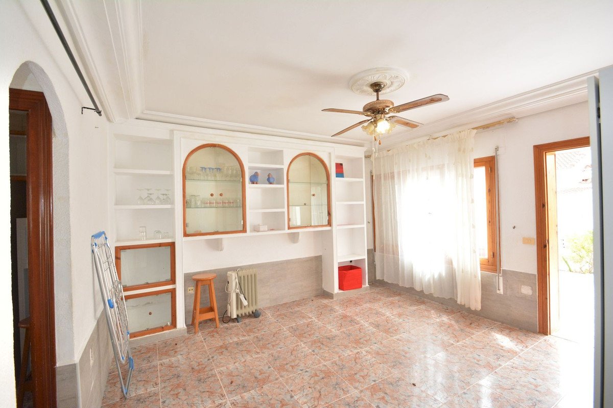 4 Bed Semi-Detached House in Torrevieja