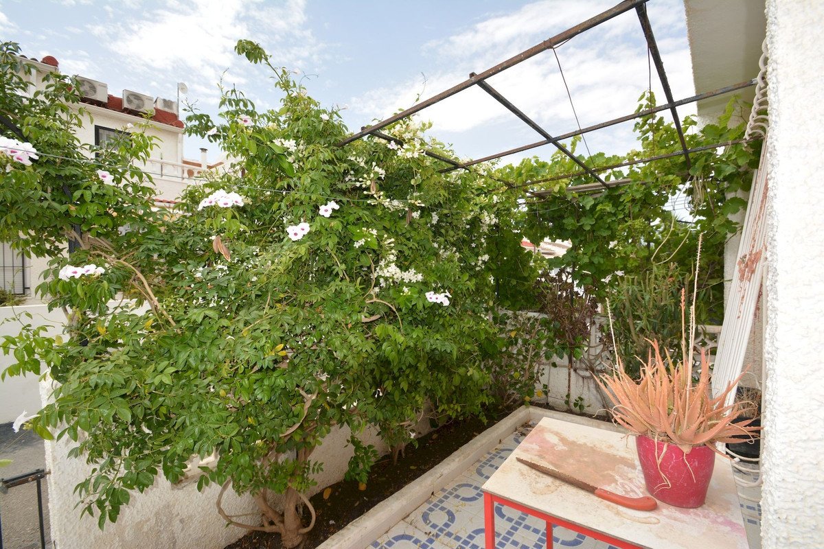 4 Bed Semi-Detached House in Torrevieja