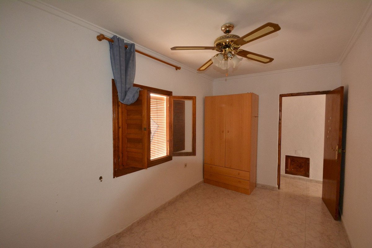 4 Bed Semi-Detached House in Torrevieja