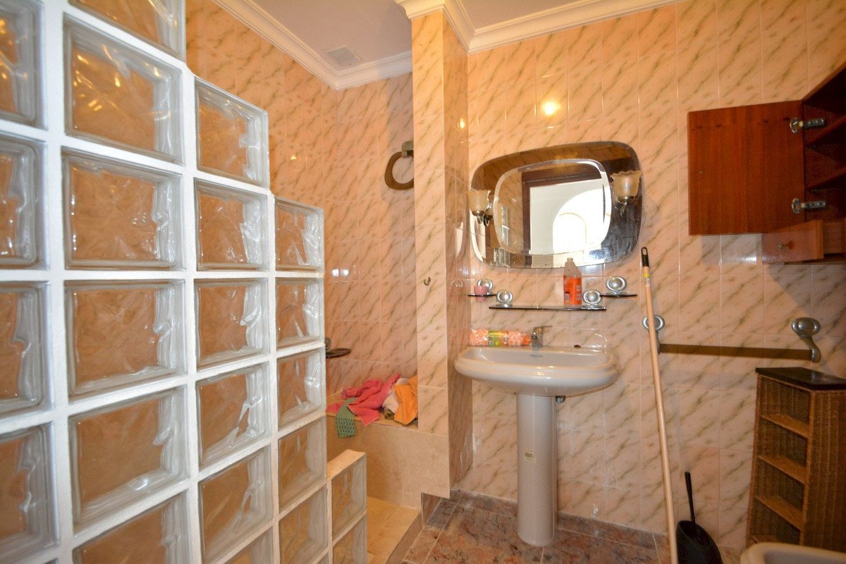 4 Bed Semi-Detached House in Torrevieja