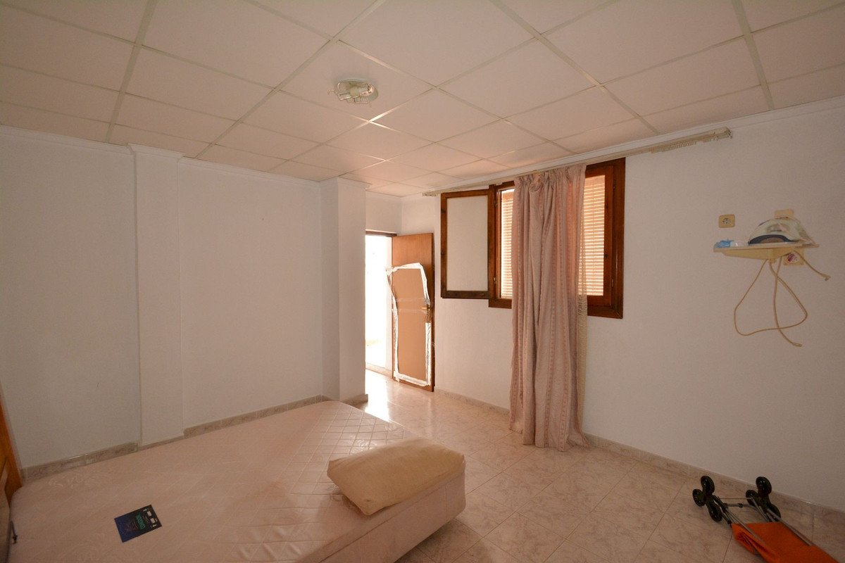 4 Bed Semi-Detached House in Torrevieja
