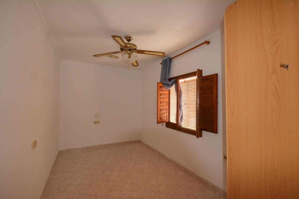 4 Bed Semi-Detached House in Torrevieja