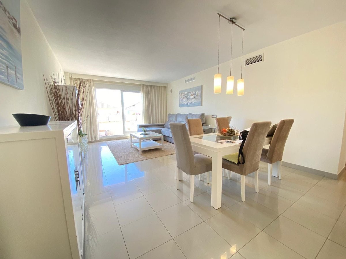 2 Bed Middle Floor Apartment in Estepona