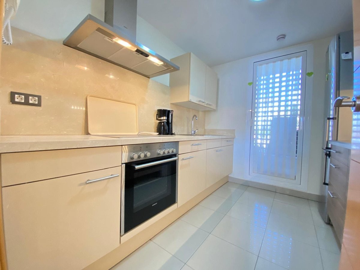 2 Bed Middle Floor Apartment in Estepona