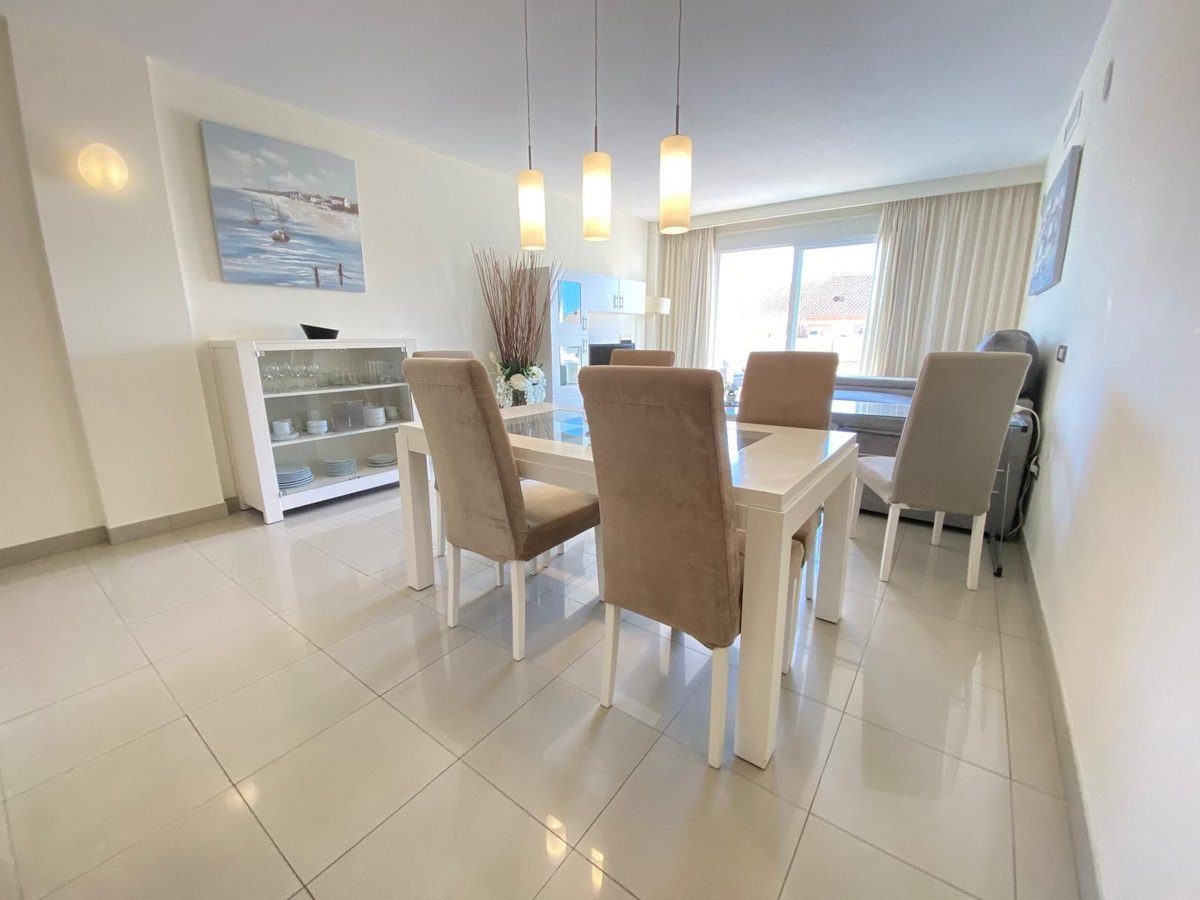 2 Bed Middle Floor Apartment in Estepona