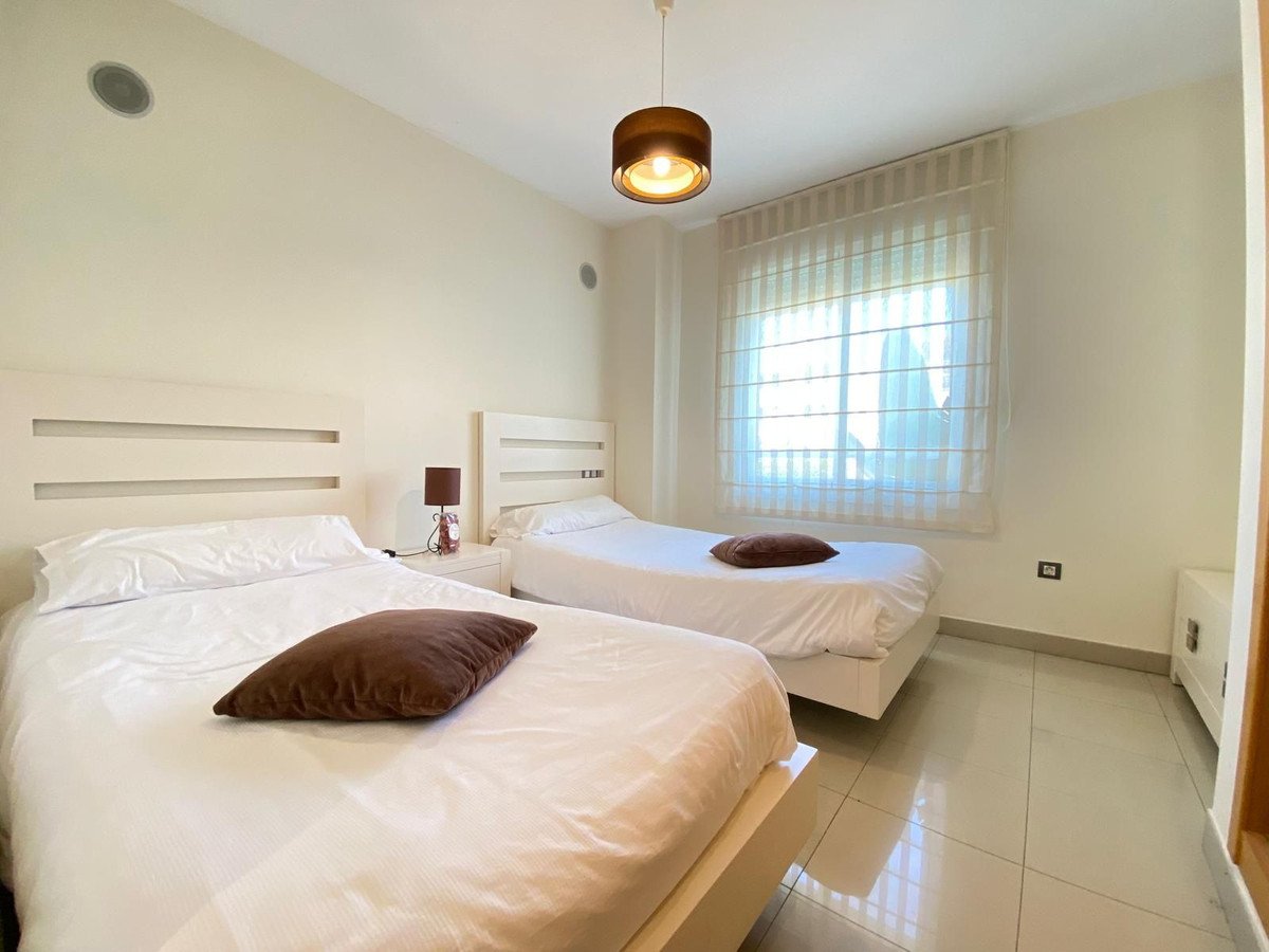 2 Bed Middle Floor Apartment in Estepona