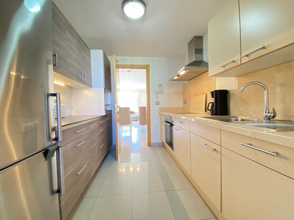 2 Bed Middle Floor Apartment in Estepona