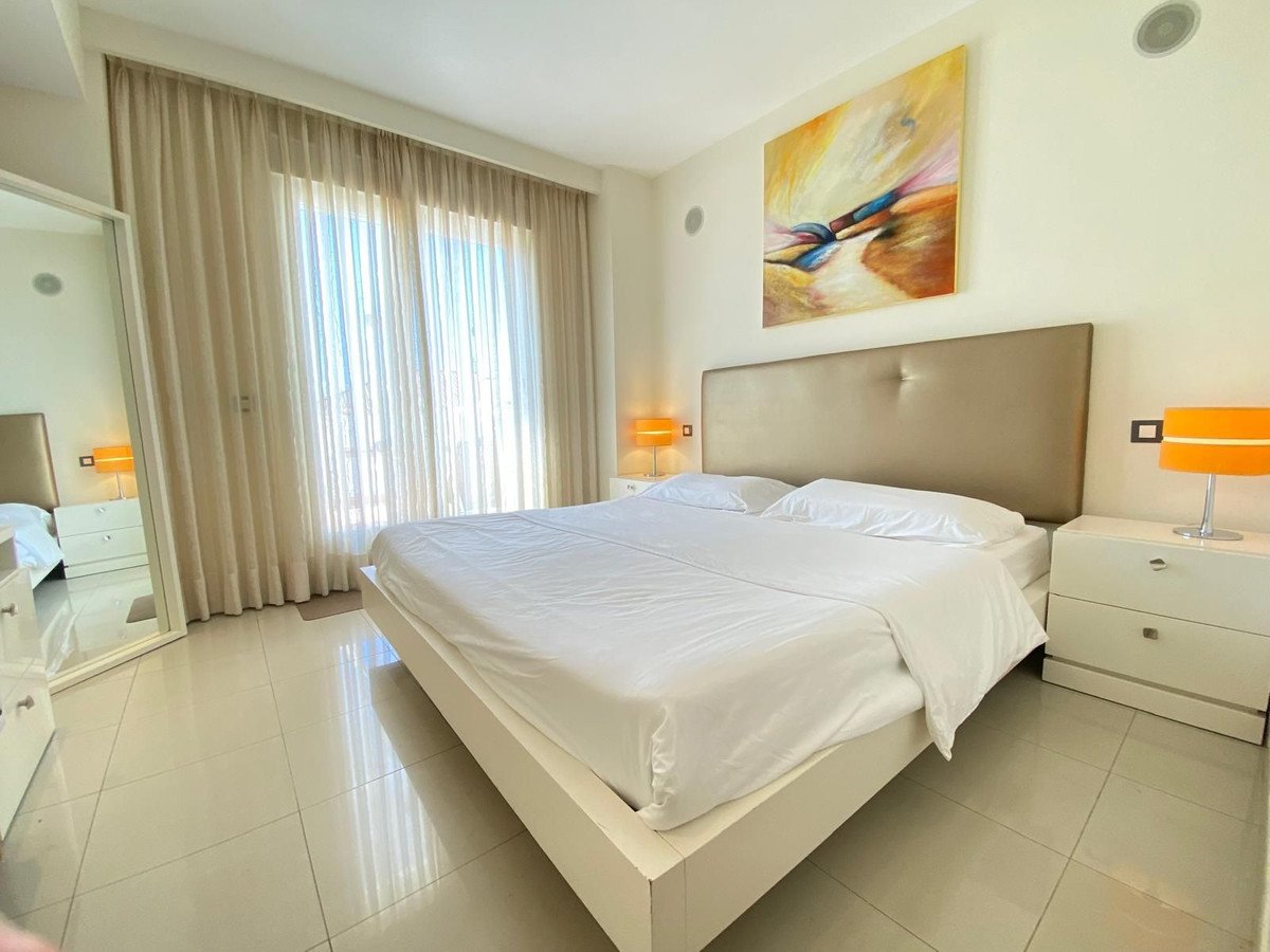2 Bed Middle Floor Apartment in Estepona