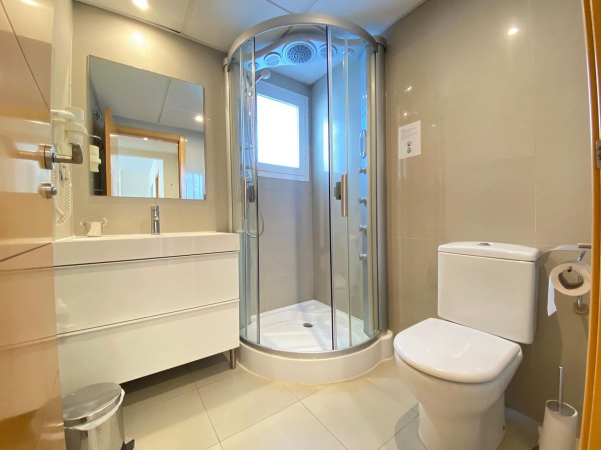 2 Bed Middle Floor Apartment in Estepona
