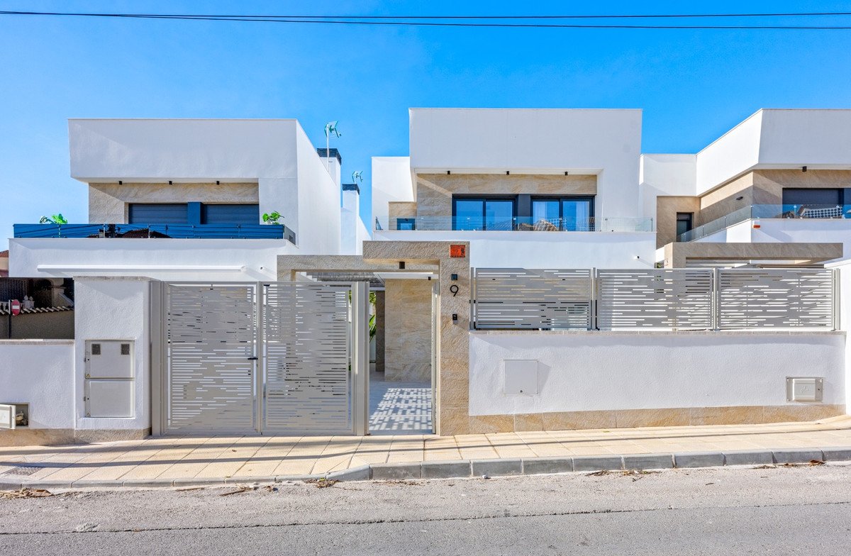 3 Bed Detached Villa in Blue Lagoon