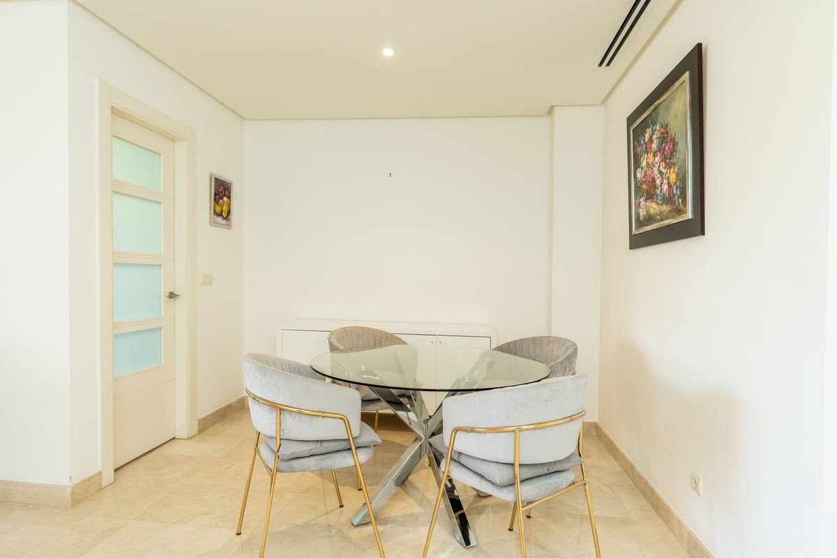 2 Bed Middle Floor Apartment in Nueva Andalucía