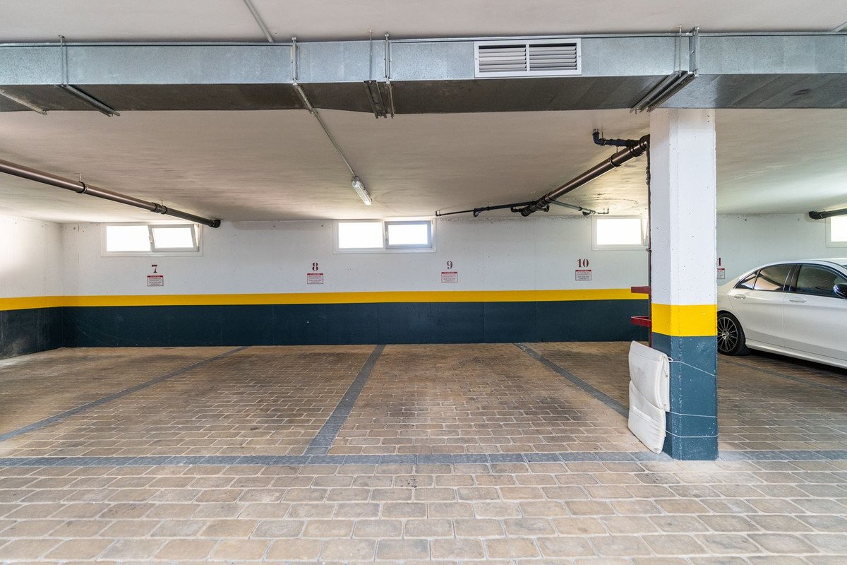 2 Bed Middle Floor Apartment in Nueva Andalucía