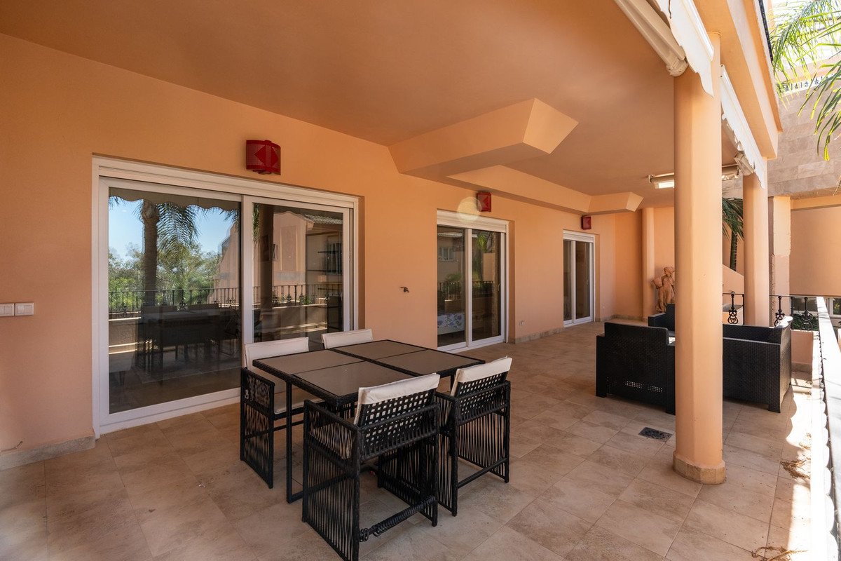 2 Bed Middle Floor Apartment in Nueva Andalucía
