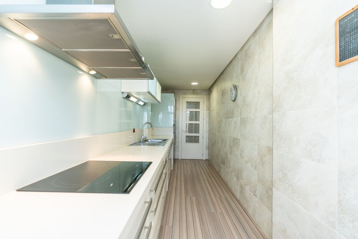 2 Bed Middle Floor Apartment in Nueva Andalucía