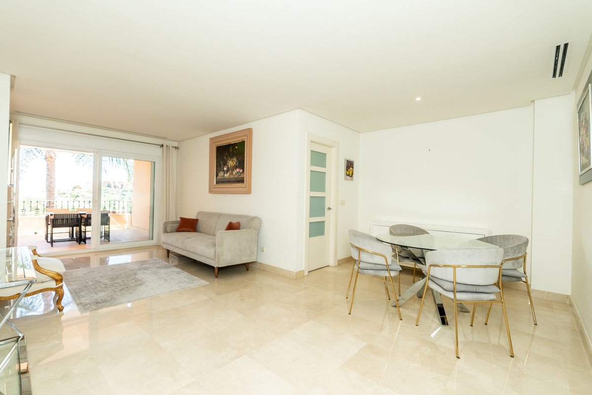 2 Bed Middle Floor Apartment in Nueva Andalucía