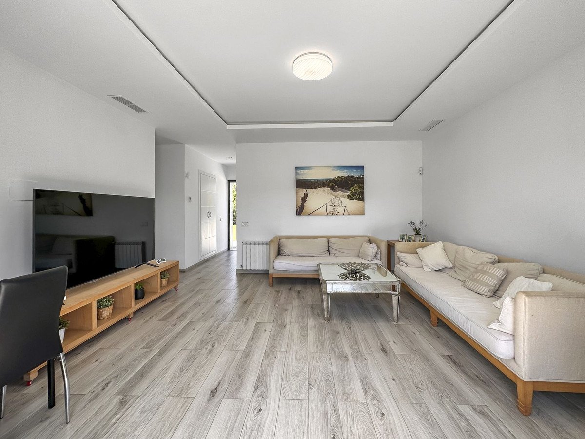 4 Bed Detached Villa in San Martín de Tesorillo